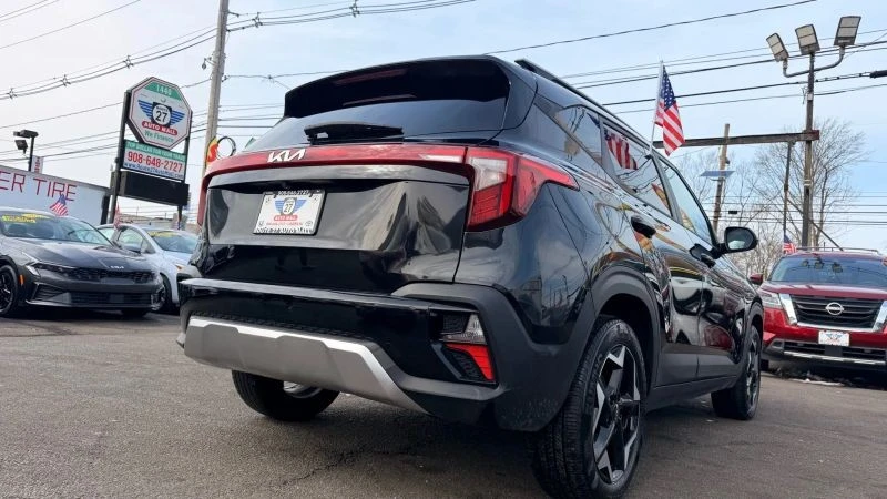 2025 Kia Seltos - Image 9 of 12