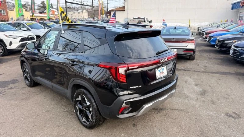 2025 Kia Seltos - Image 5 of 12