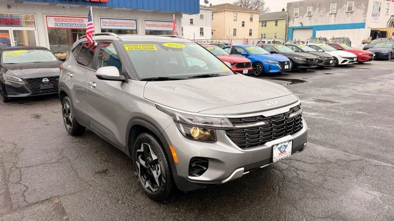 2025 Kia Seltos - Image 2 of 12