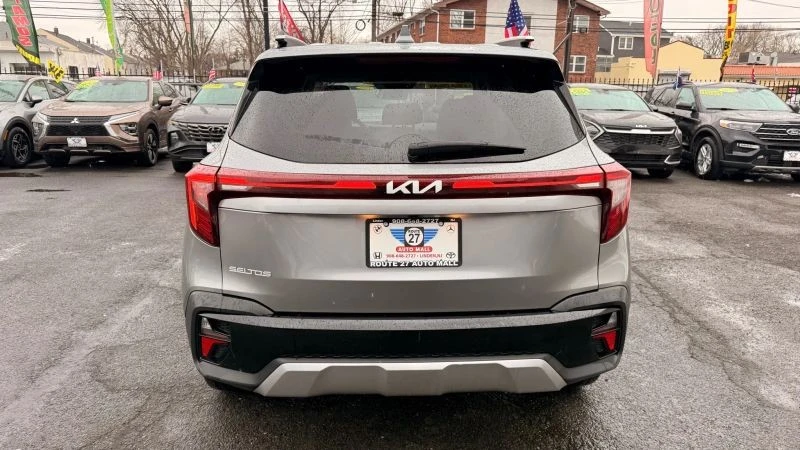 2025 Kia Seltos - Image 6 of 12