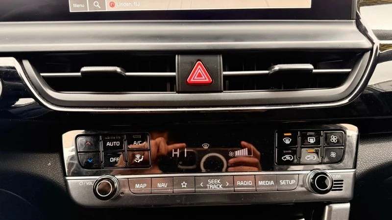 2025 Kia Seltos - Image 7 of 12