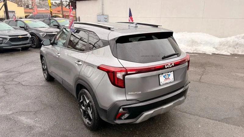 2025 Kia Seltos - Image 5 of 12