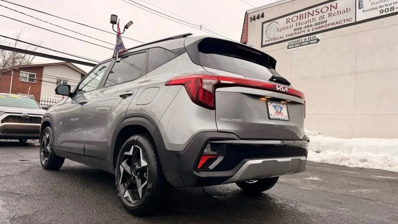 2025 Kia Seltos - Image 10 of 12