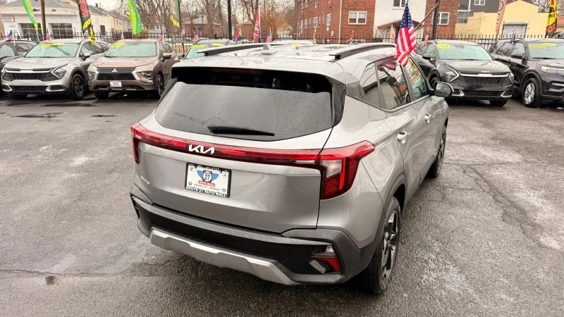 2025 Kia Seltos - Image 8 of 12