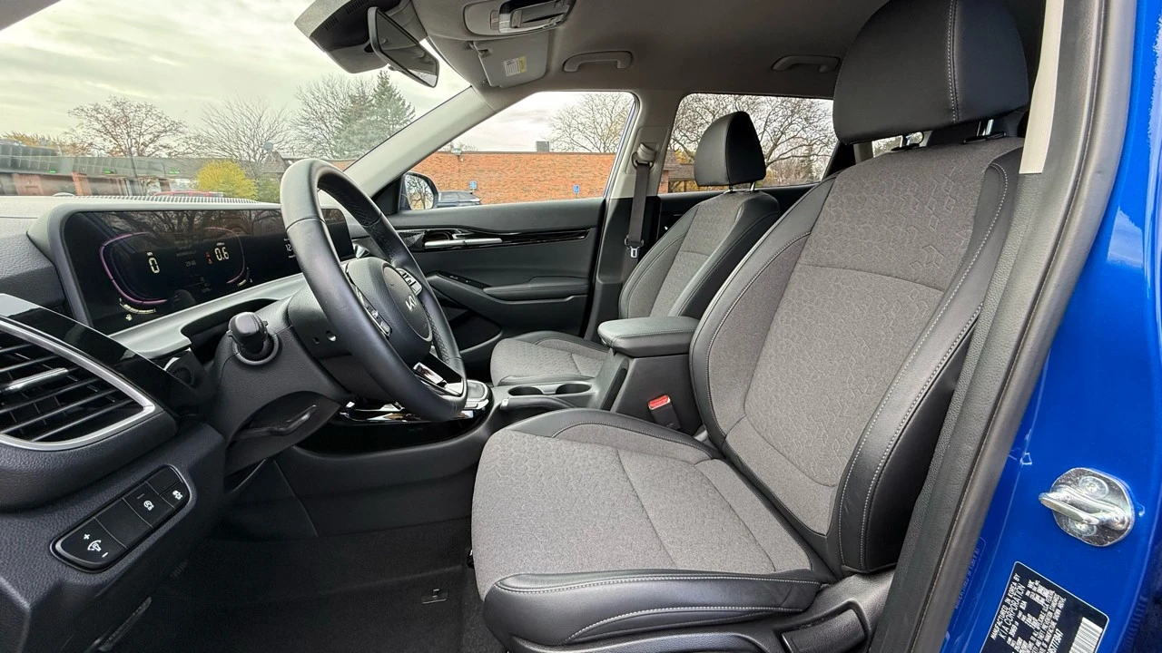 2025 Kia Seltos - Image 10 of 21