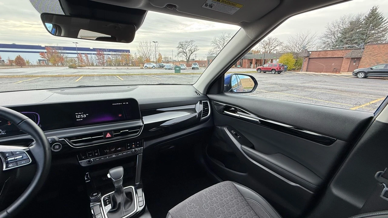 2025 Kia Seltos - Image 19 of 21