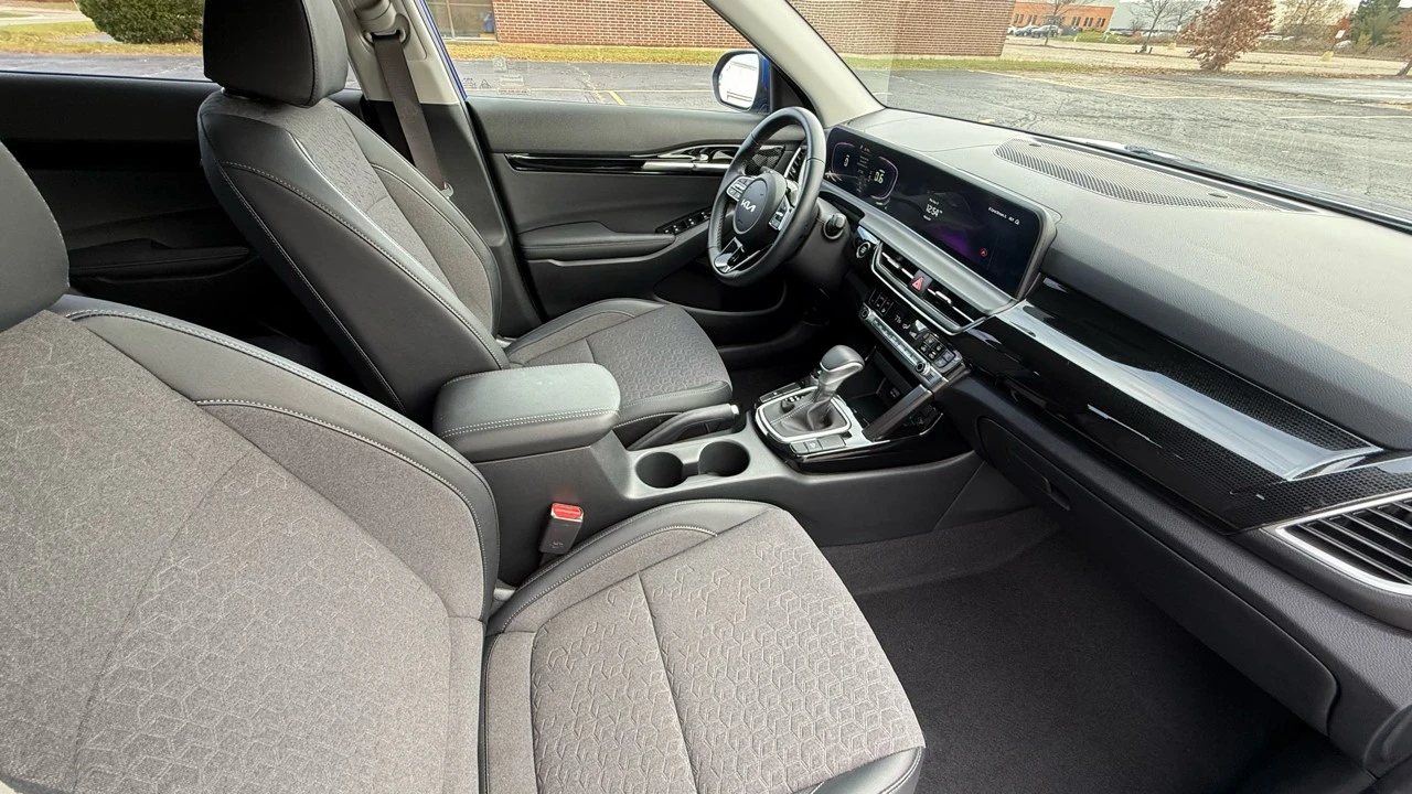2025 Kia Seltos - Image 11 of 21