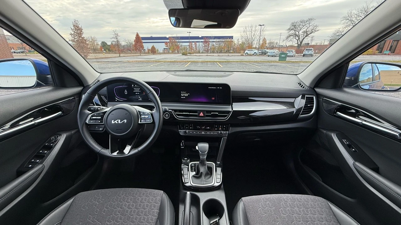 2025 Kia Seltos - Image 16 of 21