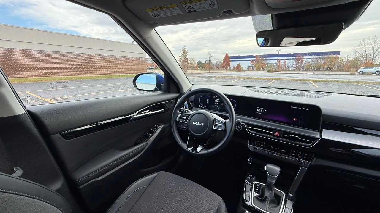 2025 Kia Seltos - Image 12 of 21