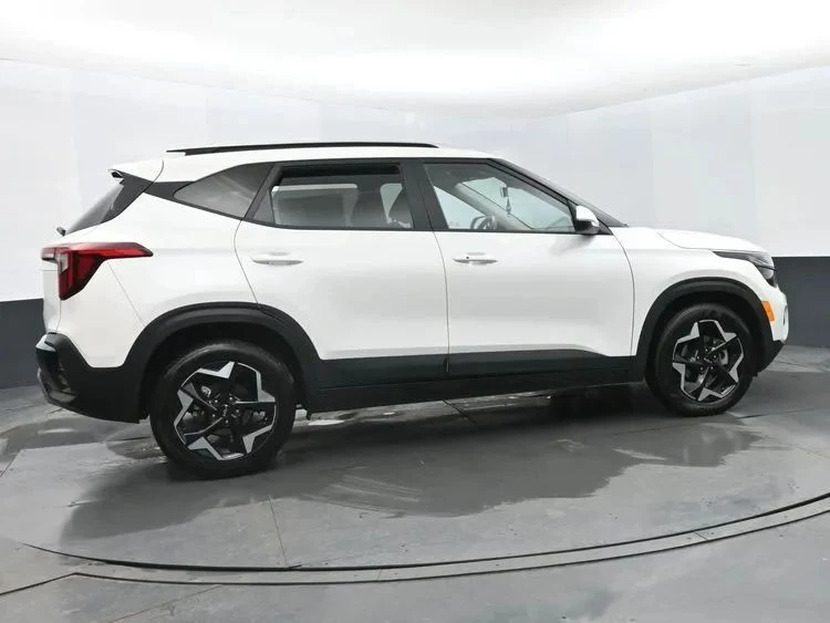 2025 Kia Seltos - Image 4 of 12