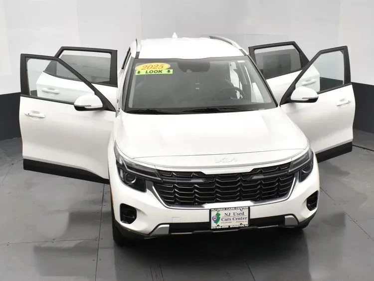 2025 Kia Seltos - Image 10 of 12