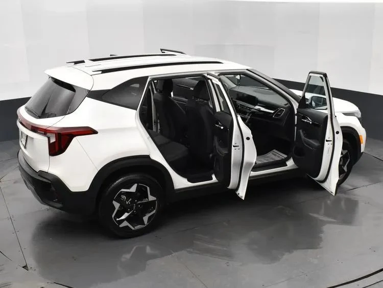 2025 Kia Seltos - Image 6 of 12