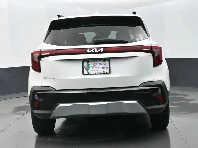 2025 Kia Seltos - Image 8 of 12