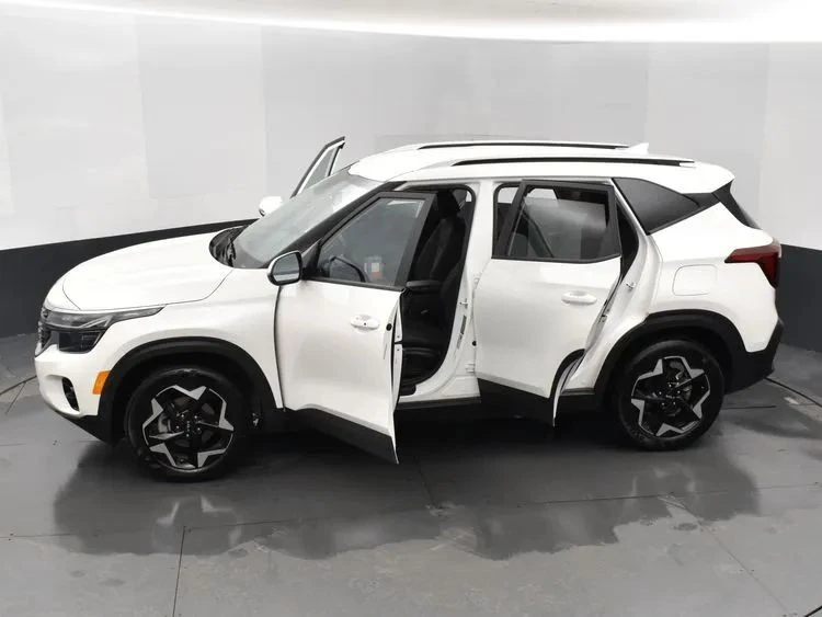 2025 Kia Seltos - Image 7 of 12
