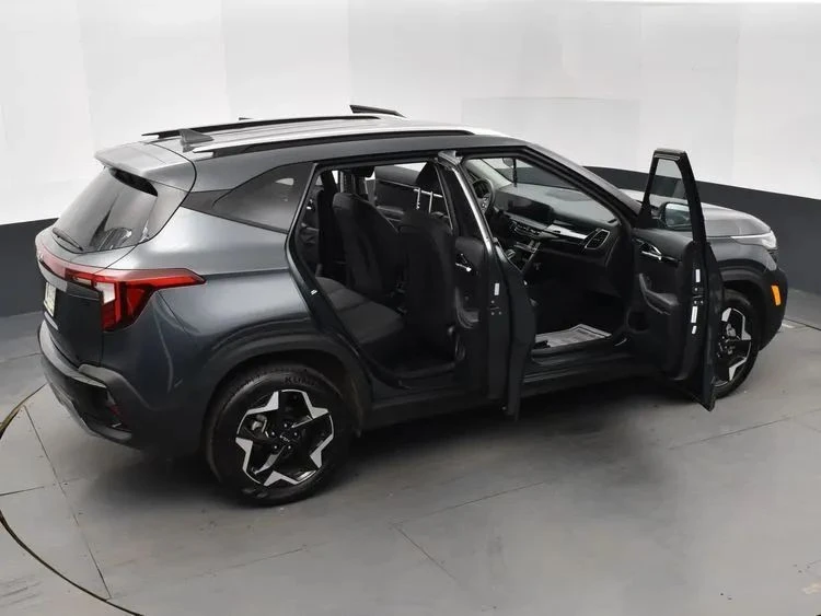 2025 Kia Seltos - Image 6 of 12