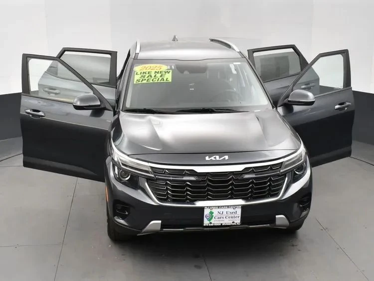 2025 Kia Seltos - Image 10 of 12