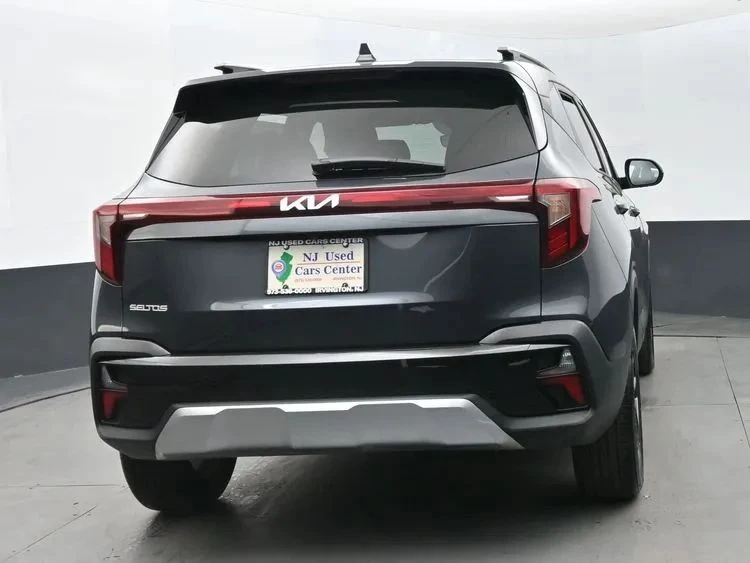 2025 Kia Seltos - Image 8 of 12