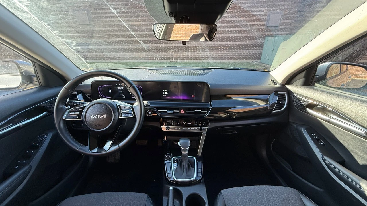 2025 Kia Seltos - Image 15 of 21
