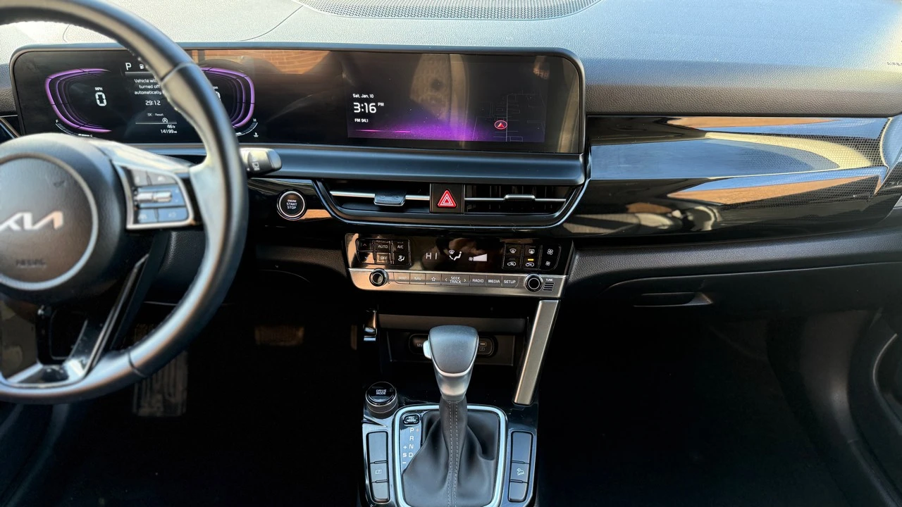 2025 Kia Seltos - Image 16 of 21