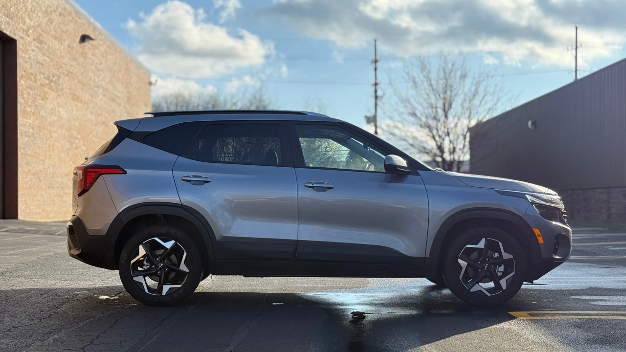 2025 Kia Seltos - Image 8 of 21