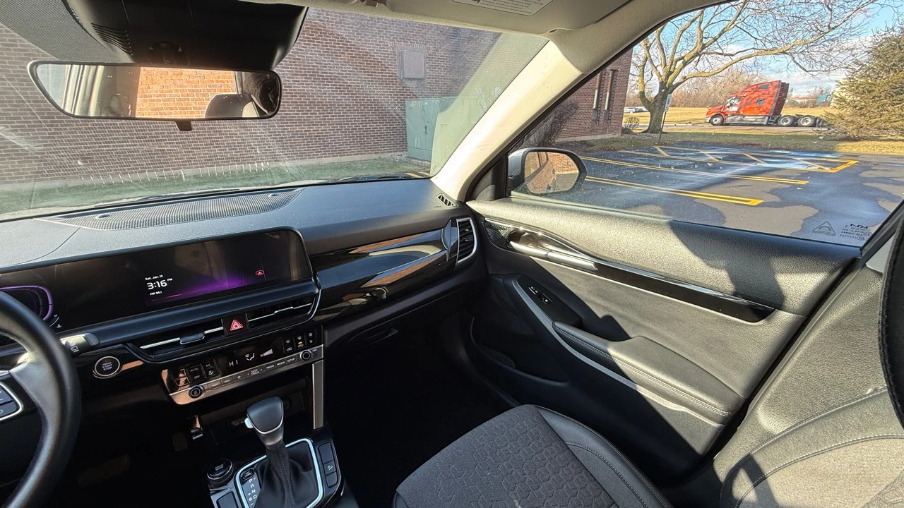 2025 Kia Seltos - Image 18 of 21