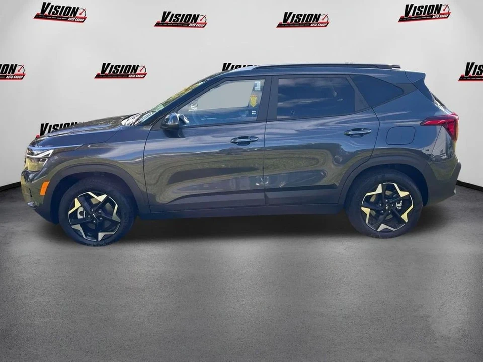 2025 Kia Seltos - Image 8 of 12