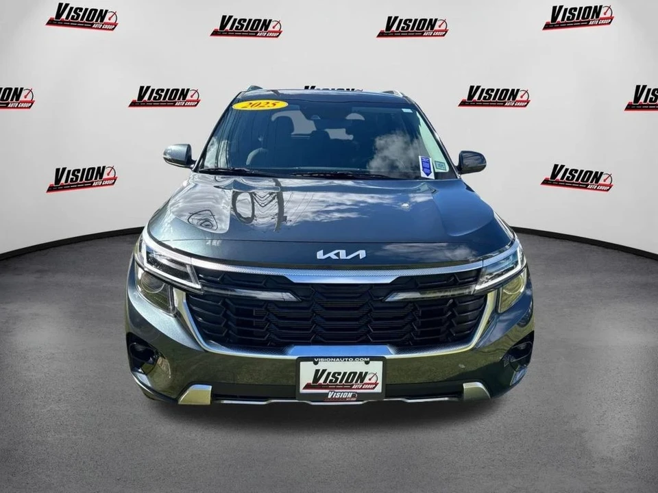 2025 Kia Seltos - Image 2 of 12