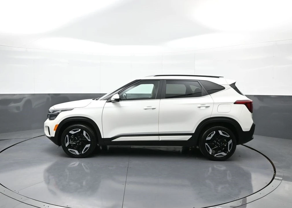 2025 Kia Seltos - Image 9 of 12