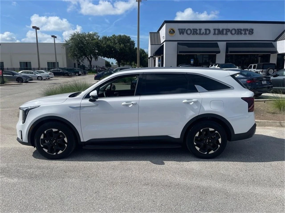 2025 Kia Sorento - Image 2 of 4