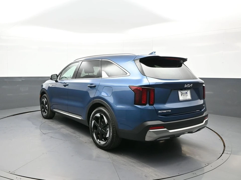 2025 Kia Sorento - Image 8 of 12