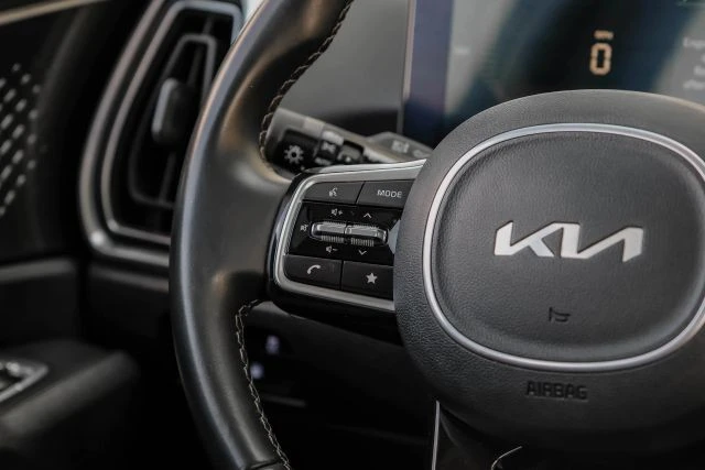 2025 Kia Sorento - Image 19 of 21