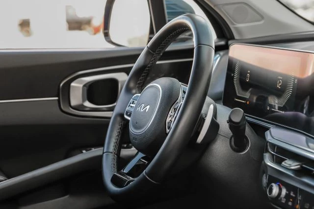 2025 Kia Sorento - Image 16 of 21