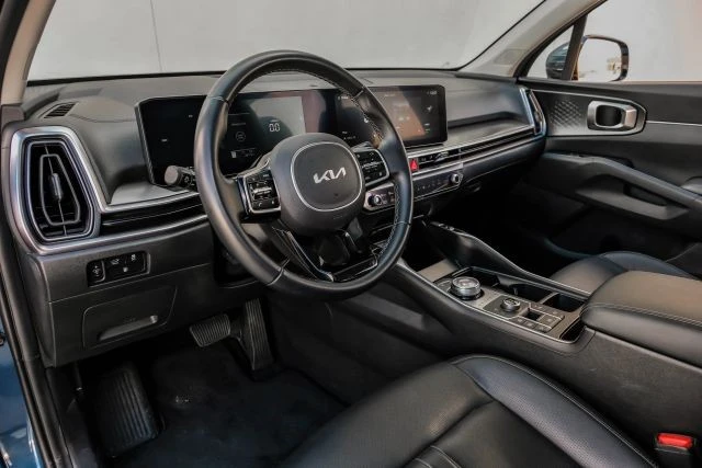 2025 Kia Sorento - Image 3 of 21