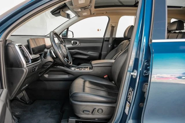 2025 Kia Sorento - Image 4 of 21