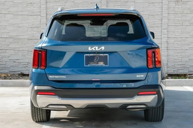 2025 Kia Sorento - Image 10 of 21