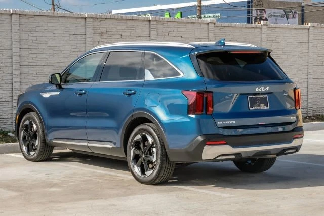 2025 Kia Sorento - Image 11 of 21