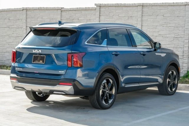 2025 Kia Sorento - Image 9 of 21