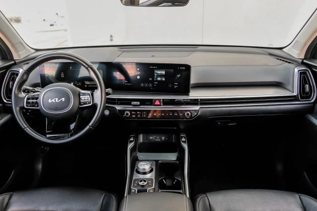 2025 Kia Sorento - Image 17 of 21