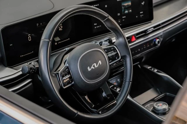 2025 Kia Sorento - Image 18 of 21