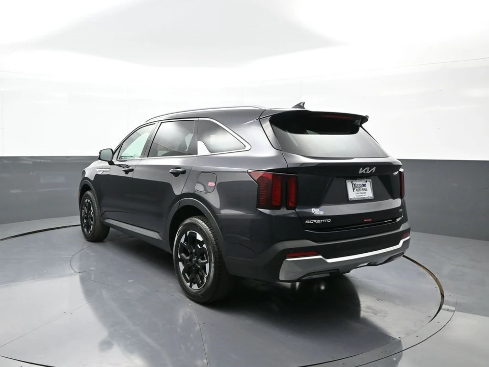 2025 Kia Sorento - Image 8 of 21