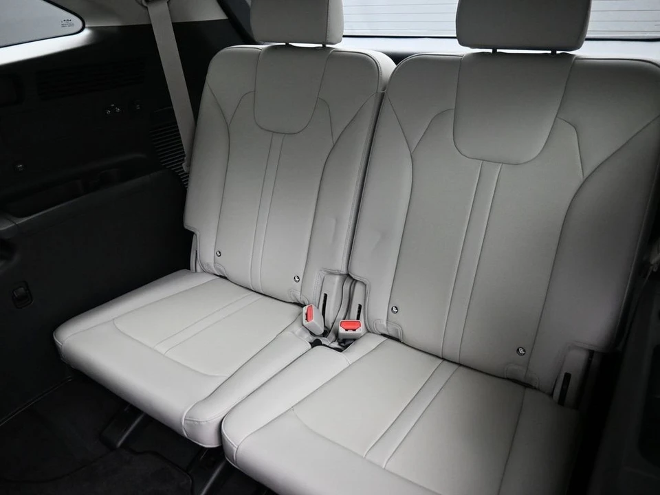 2025 Kia Sorento - Image 20 of 21