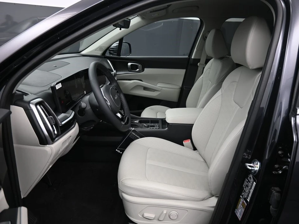 2025 Kia Sorento - Image 18 of 21