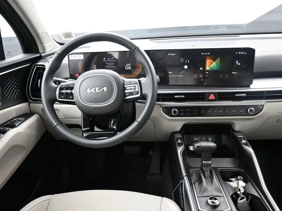 2025 Kia Sorento - Image 19 of 21