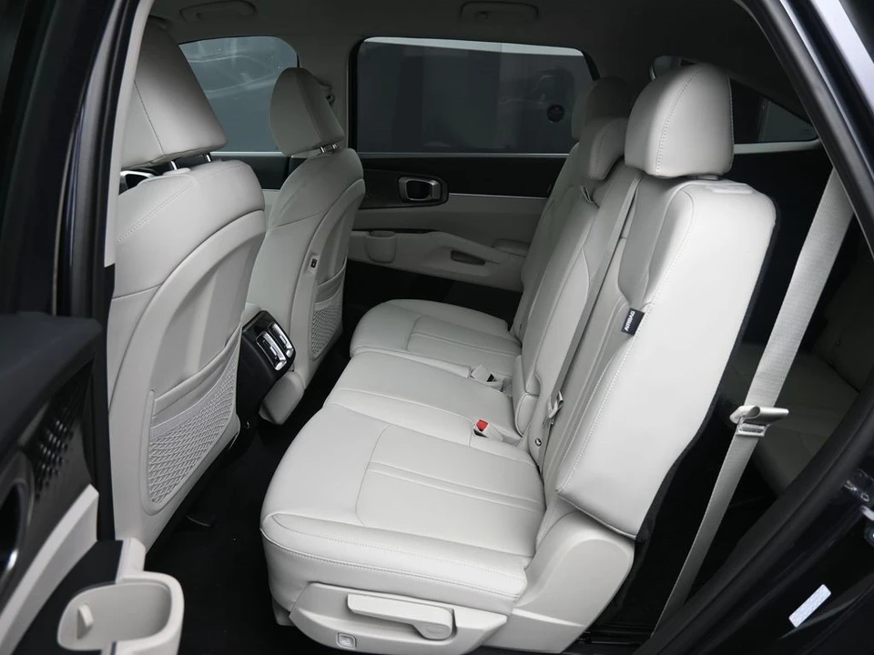 2025 Kia Sorento - Image 21 of 21