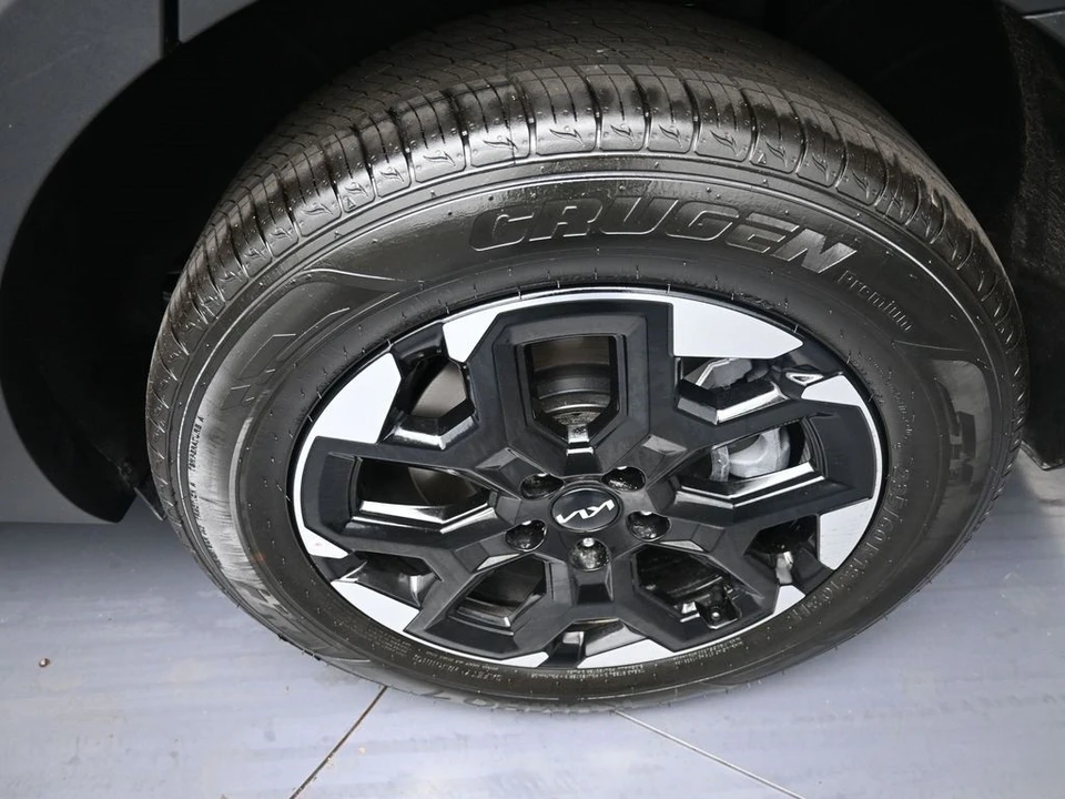 2025 Kia Sorento - Image 15 of 21