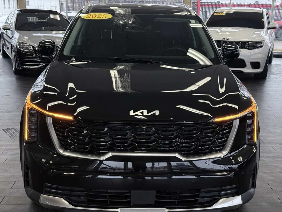 2025 Kia Sorento - Image 3 of 12