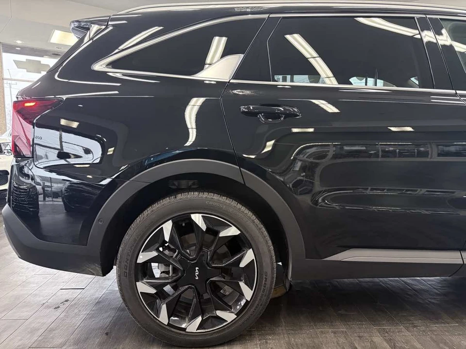 2025 Kia Sorento - Image 7 of 12