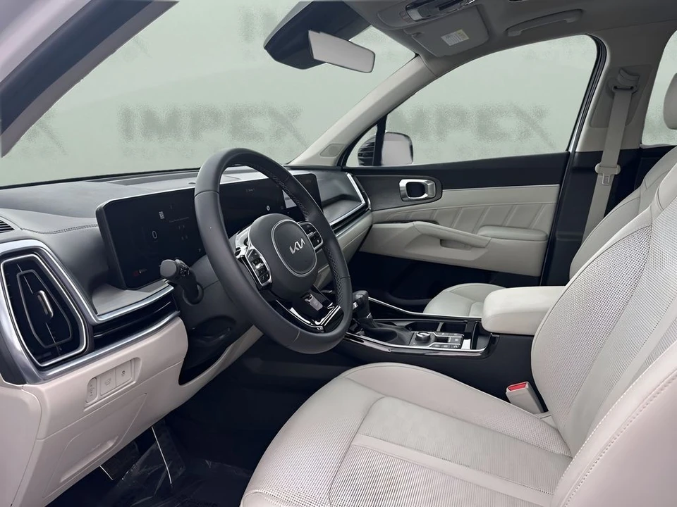 2025 Kia Sorento - Image 9 of 12