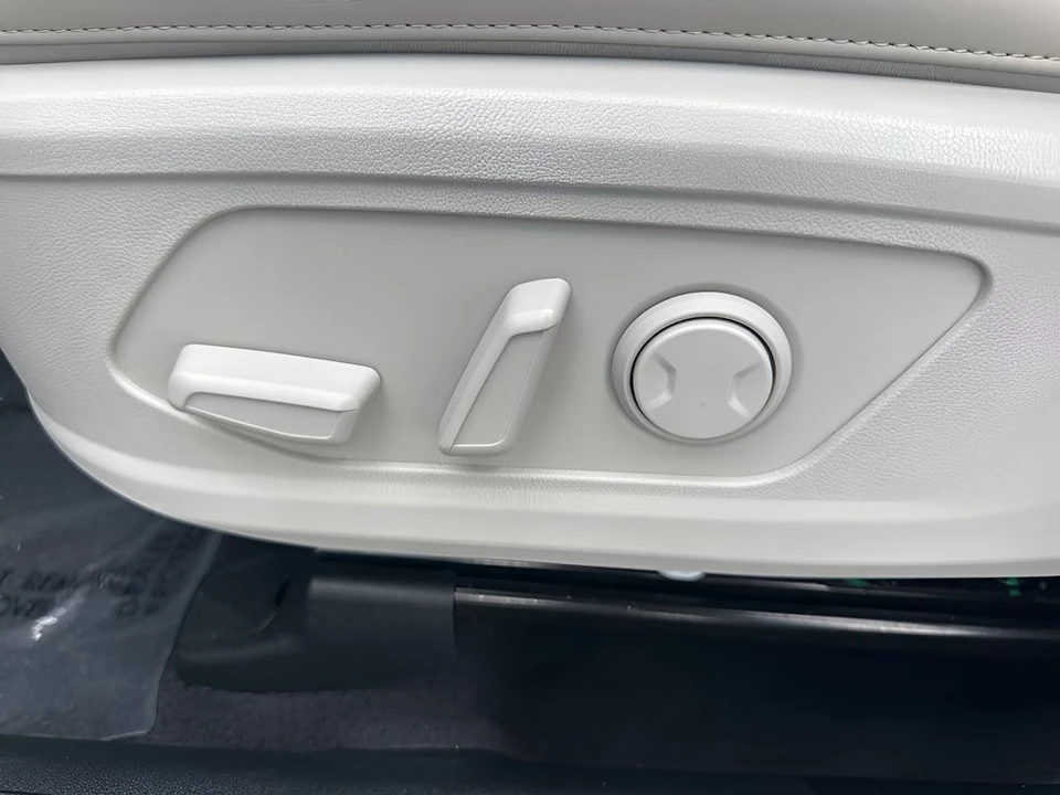 2025 Kia Sorento - Image 10 of 12