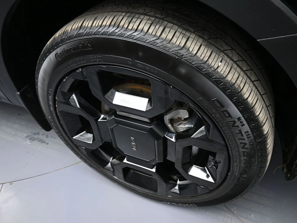 2025 Kia Sorento - Image 13 of 21